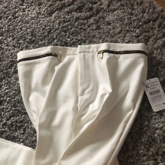 White pants - Picture 2 of 3
